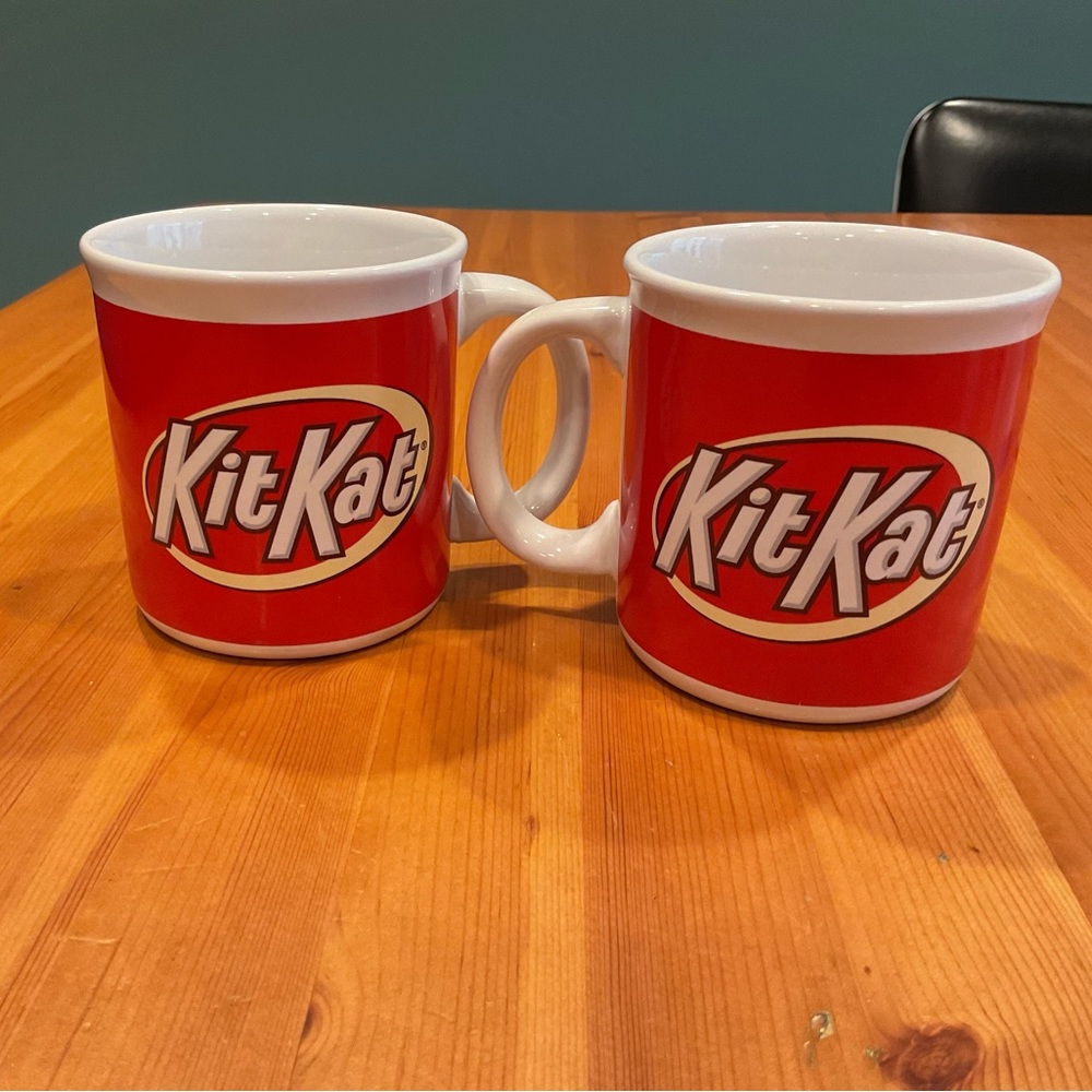 KIT KAT MUGS NWOT LOT OF 2 HERSHEY OFFICIAL LICENSED GALERIE